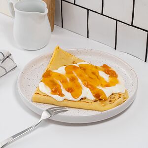 Блинчик с джемом и сметаной