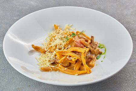 Паста с говядиной и печеным перцем