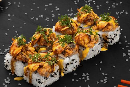 Угорь с жареной креветкой