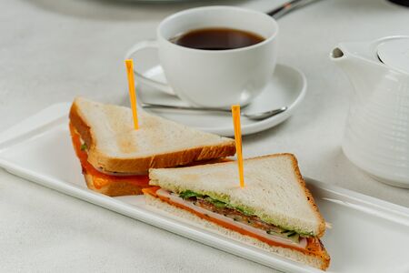 Сэндвич с ветчиной и сыром