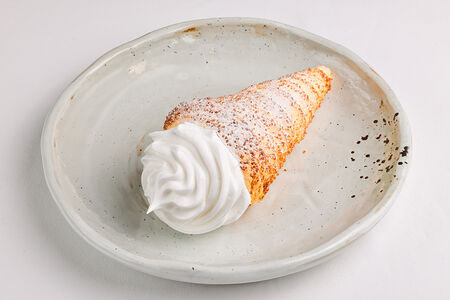 Трубочка с белковым кремом