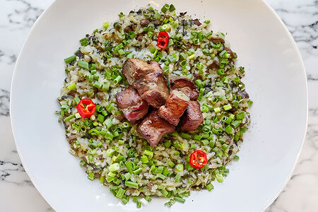 Бухарский плов с диким рисом, зеленью и телячьей печенью