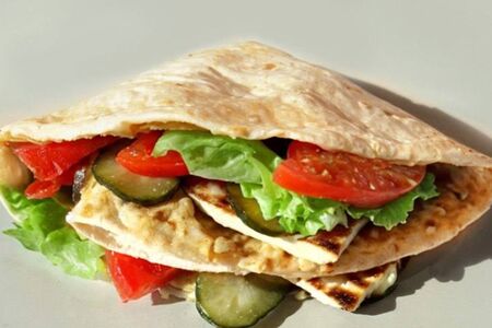 Халуми пита