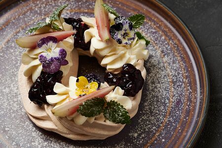 Десерт с хрустящей меренгой 