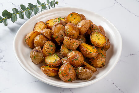 Картофель черри с чесноком и укропом