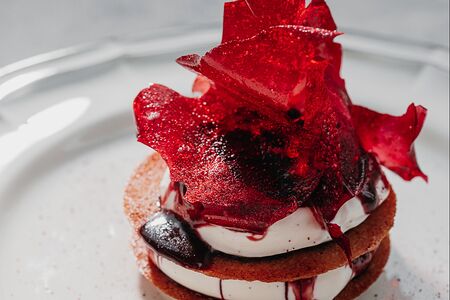 Свекольный мильфей с вяленой вишней