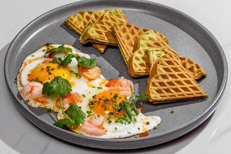 Глазунья с креветками