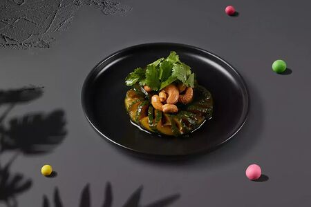 Огурцы по-азиатски с кешью