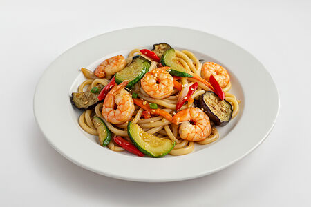 Удон с креветками и овощами