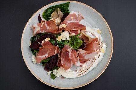 С пармской ветчиной и томленой грушей