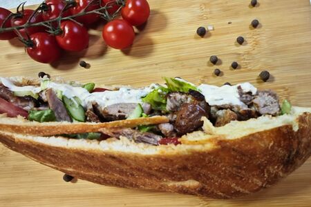 Шаурма в толстом лаваше из курицы на углях