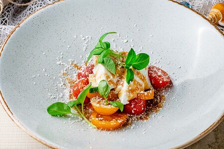 Салат Овощной с молодым сыром