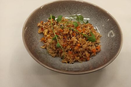 Жареный рис с овощами