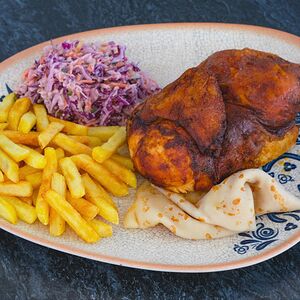 Курица гриль по-китайски, картофель фри и салат 