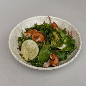 Зеленый салат с креветками