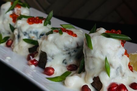 Запеченная форель с креветками в сливочном соусе 