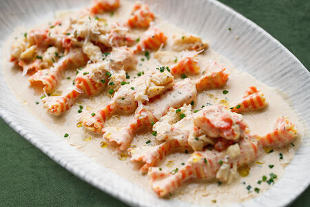 Карамелле с крабом и трюфельным соусом