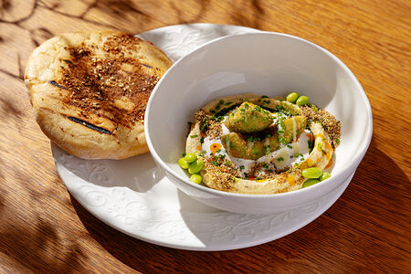 Хумус с хрустящим авокадо