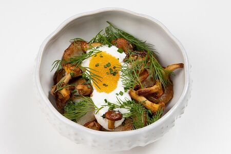 Жареный картофель с лисичками 