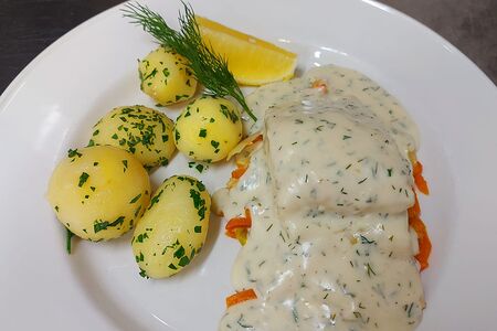 Судак на подушке из овощей