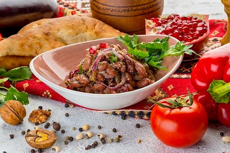 Салат Лобио с грецким орехом