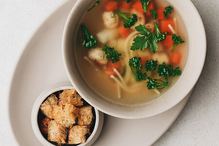 Детский суп с куриными фрикадельками