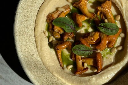 Хумус с лисичками