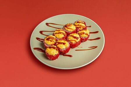 Ролл Калифорния с лососем гриль