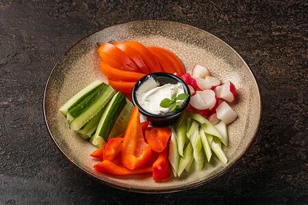 Ассорти свежих овощей