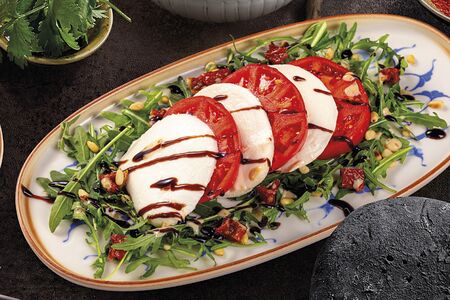 Моцарелла с томатами