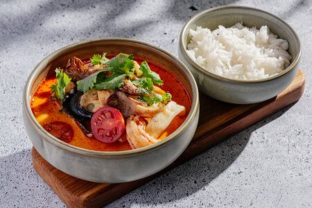 Том Ям с мидиями 