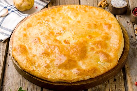 Маленький осетинский пирог с картофелем и сыром 