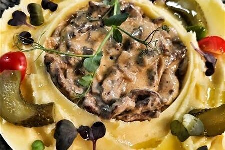 Бефстроганов с картофельным пюре