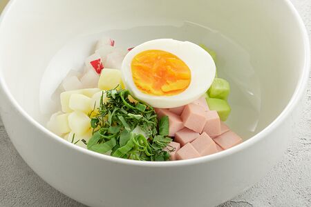 Окрошка на квасе с колбасой