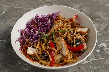 Пшеничная лапша с курицей