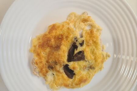 Куриное филе с грибами под сыром