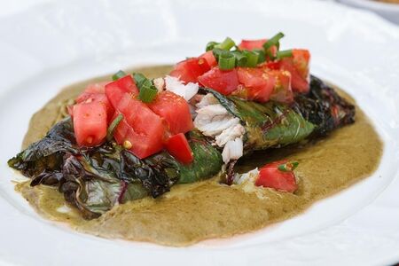 Сибас в свекольном листе с зеленым соусом и томатами