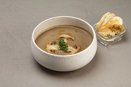 Крем-суп из лесных грибов