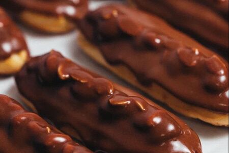 Эклеры в ассортименте