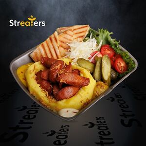 Тарелка по-баварски с куриной колбаской