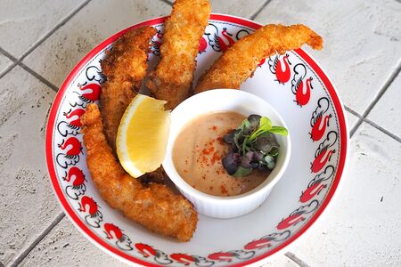 Креветки в кляре со сливочным соусом чили