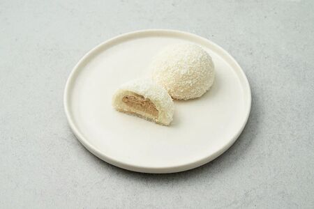 Моти с кокосом