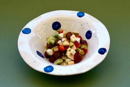 Фруктовый салат с йогуртовым соусом