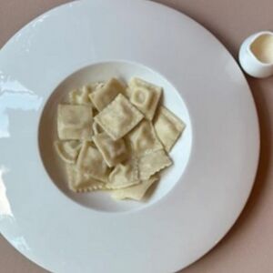 Пельмешки с индейкой в сырно-сметанном соусе