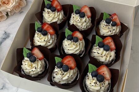 Капкейки красные С Новым годом 