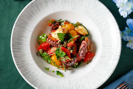 Салат Панцанелла с осьминогом