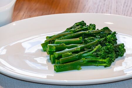 Никколини на пару с соусом Шорон