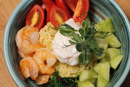 Боул с креветкой и булгуром