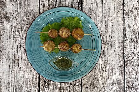 Грибы шампиньоны на шпажке