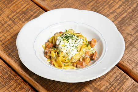 Тальятелле с лисичками и страчателлой 